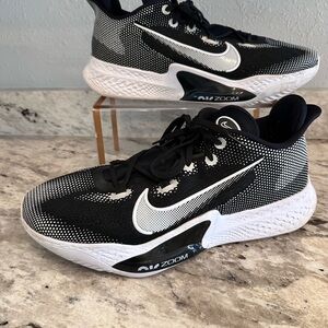 Nike Air Zoom BB NXT
Mens Basketball Shoes